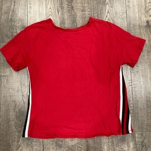 Cut and flattering red tee.